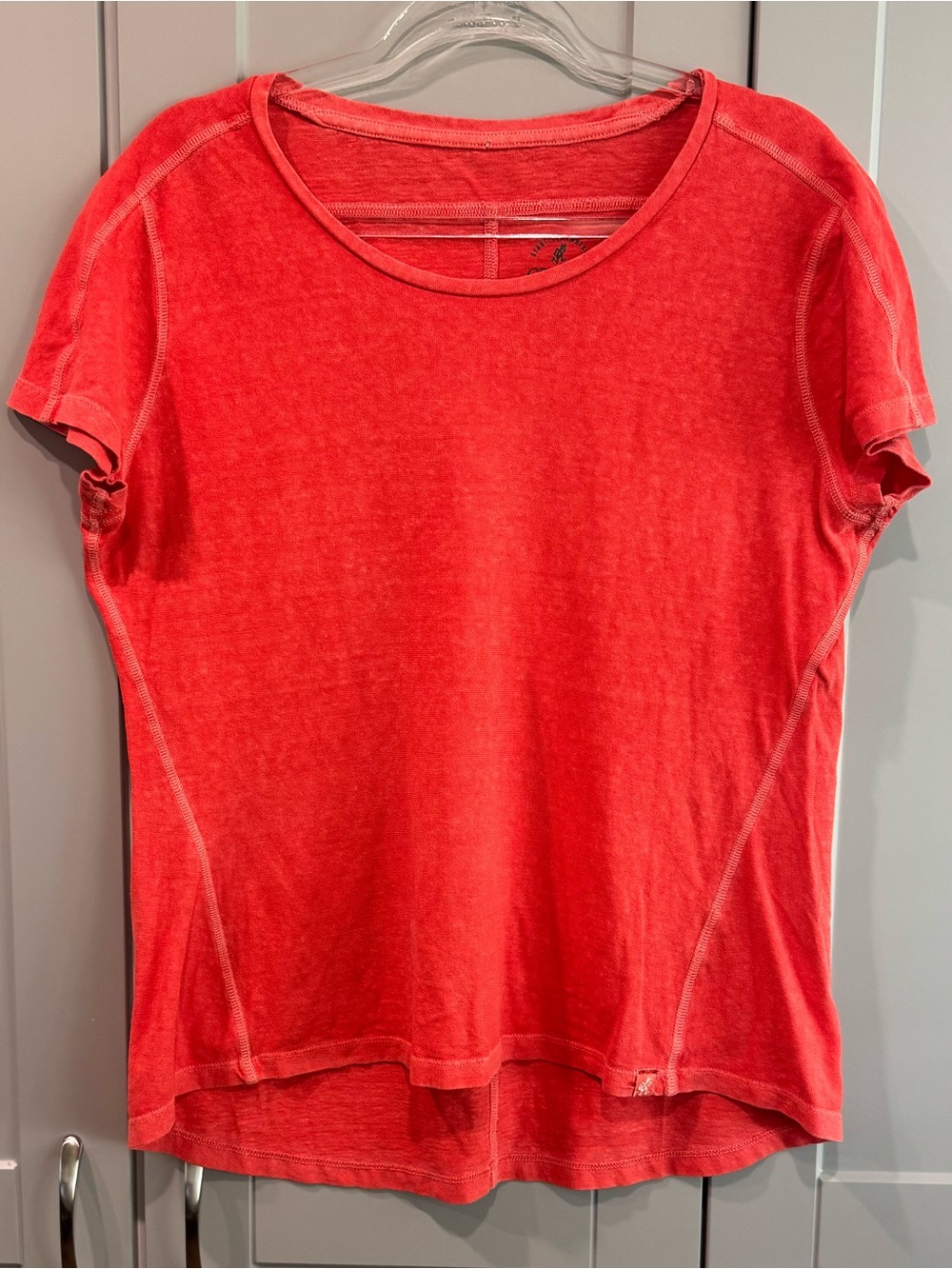 Women’s Short-Sleeve Crew Neck Tee in Coral